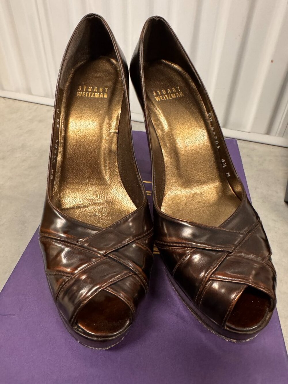 Stuart Weitzman Open-toe Pumps in Brandy